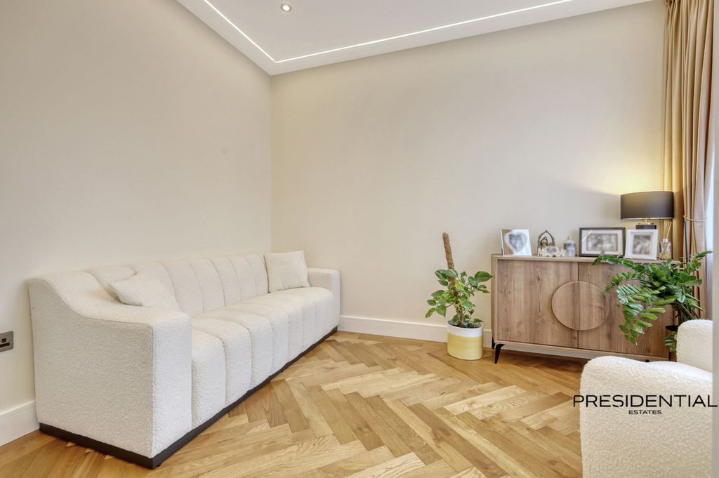 Additional image 19 of 5 bed property for saleKenwood Gardens, Gants Hill IG2