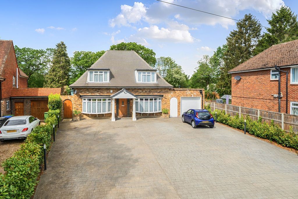 5 bed detached house for saleWood Lane Close, Iver, Buckinghamshire SL0
