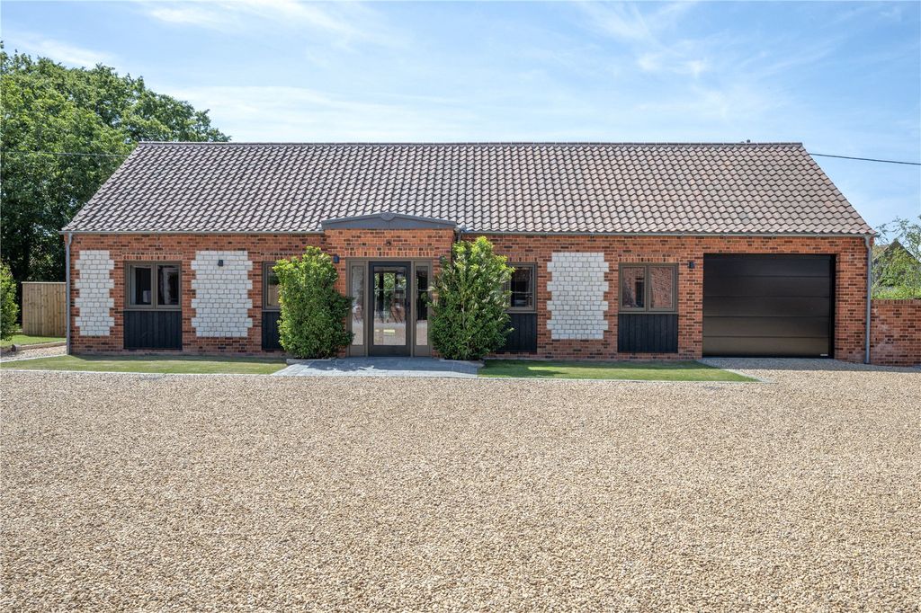 2 bed bungalow for saleBarley Courtyard, Eastgate, Holme Next The Sea, Hunstanton PE36
