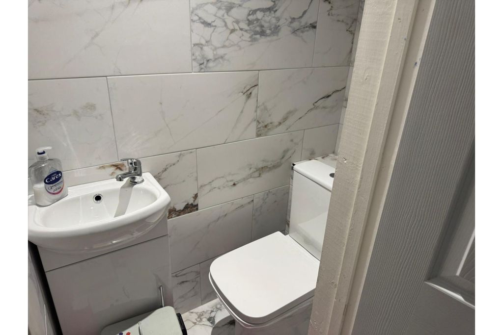 Additional image 7 of 4 bed semi-detached house for saleYork Road, Hungerford RG17