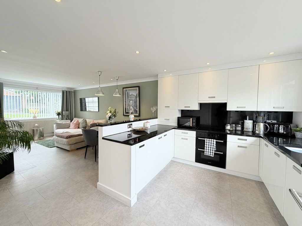 Additional image 8 of 3 bed town house for saleGrange Close, Hyde SK14
