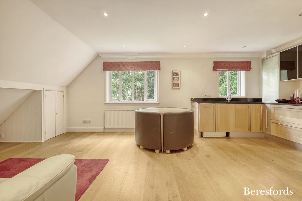 1 bed flat for saleStation Lane, Ingatestone CM4 photo 4