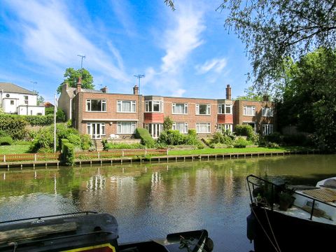Riverside Court, Chesterton Road, Cambridge CB4