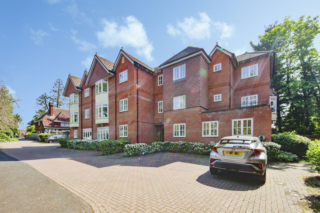 2 bed flat for saleMulberry Court, Kenilworth CV8