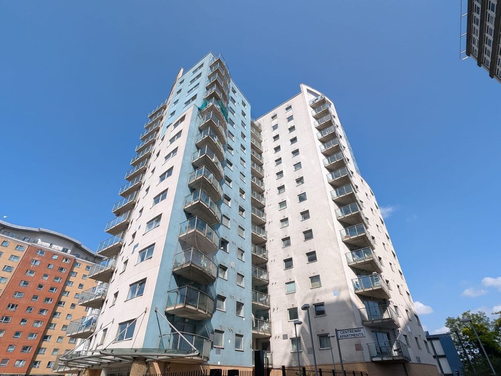3 bed penthouse for saleCity View, Centreway Apartments IG1