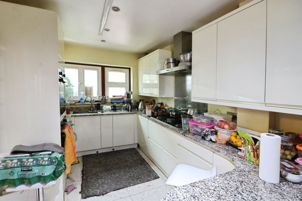 Additional image 9 of 6 bed detached house for saleCarswell Close, Ilford IG4