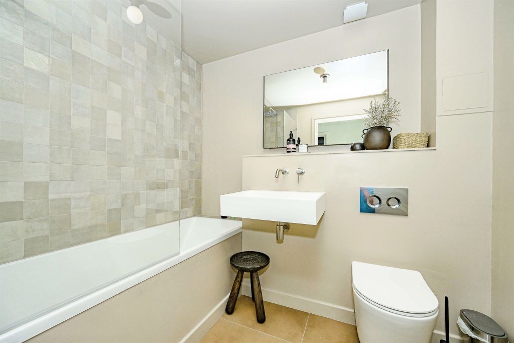 Additional image 15 of 2 bed flat for saleOvaltine Drive, Kings Langley WD4