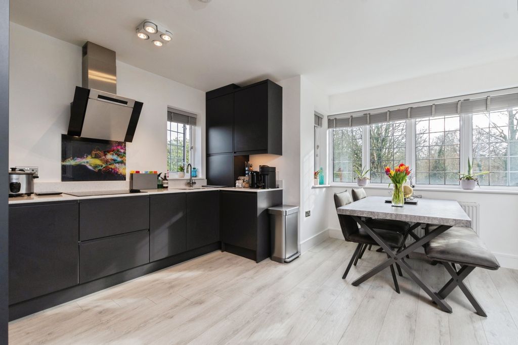 2 bed flat for sale170 Hayes Lane, Kenley CR8