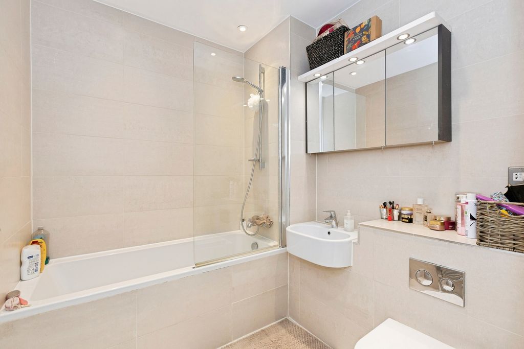 Additional image 9 of 2 bed maisonette for saleThomas Barnardo Way, Barkingside, Ilford IG6