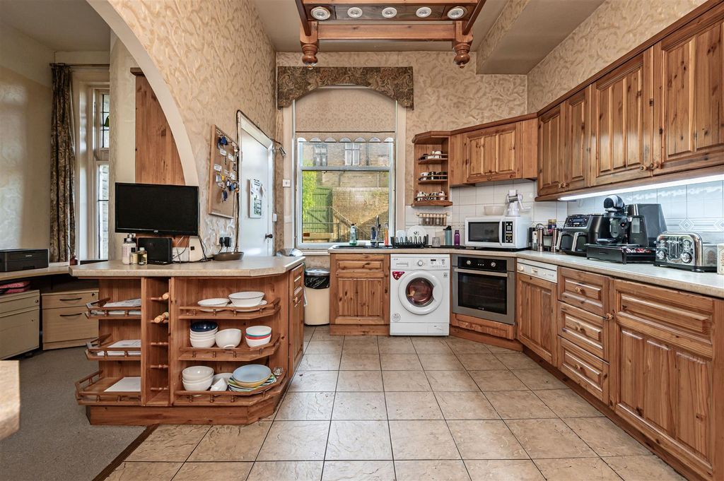 Additional image 15 of 6 bed semi-detached house for salePark Drive, Huddersfield HD1