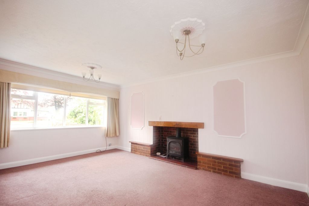 3 bed detached bungalow for saleStallingborough Road, Immingham DN40 photo 4