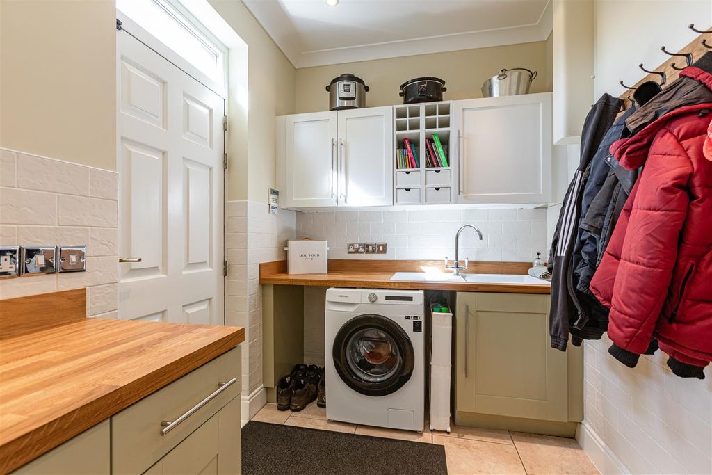 Additional image 12 of 5 bed detached house for sale33 Bowmont Court, Heiton, Kelso TD5