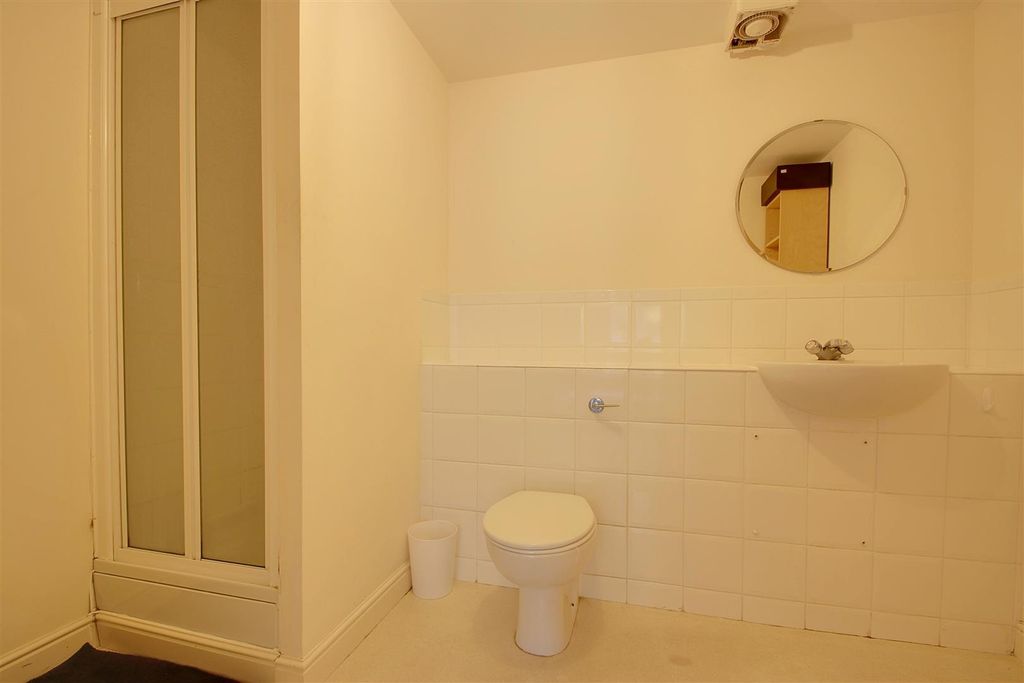 Additional image 8 of 2 bed flat for saleOvaltine Court, Kings Langley WD4