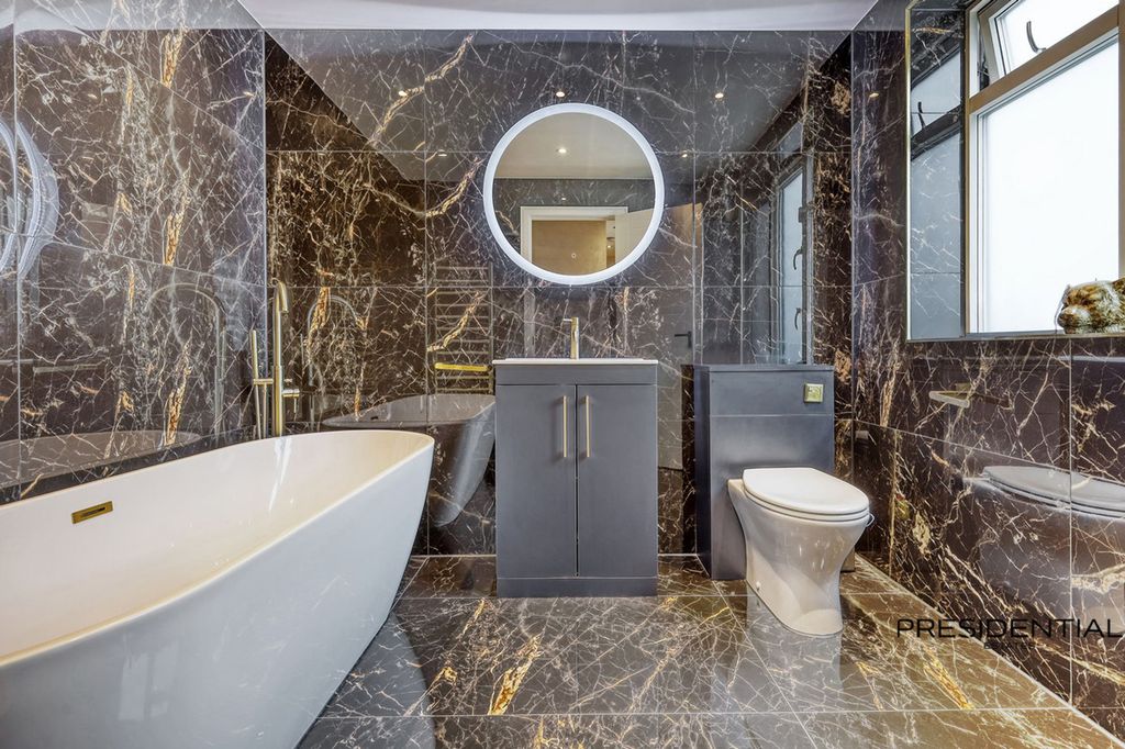 Additional image 22 of 5 bed property for saleKenwood Gardens, Gants Hill IG2