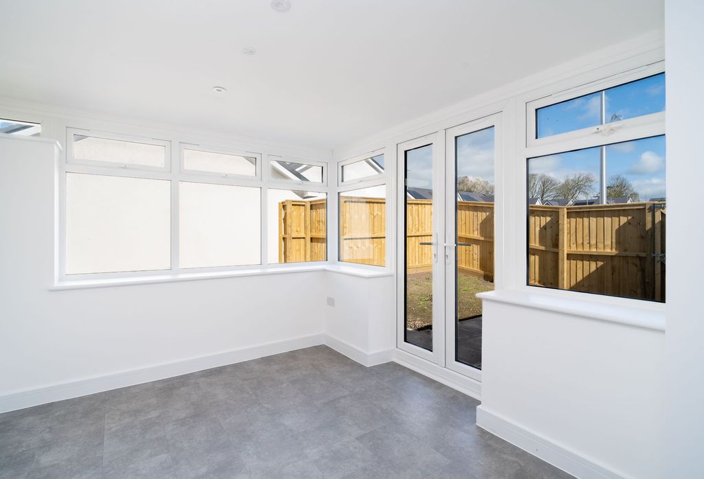 Additional image 8 of 3 bed detached bungalow for sale10-24 Llys Y Felin, Kidwelly SA17