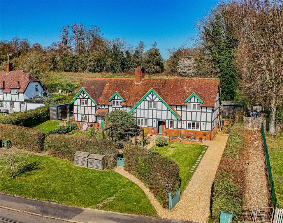 5 bed semi-detached house for saleRucklers Lane, Kings Langley WD4