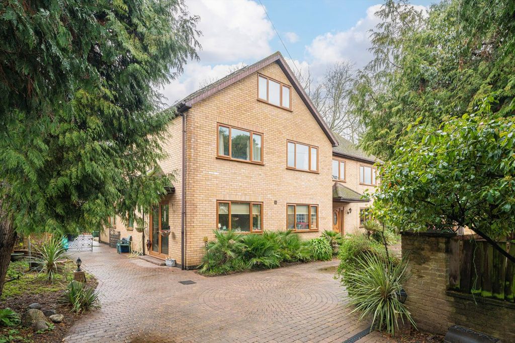 7 bed detached house for saleLingwood Gardens, Isleworth TW7