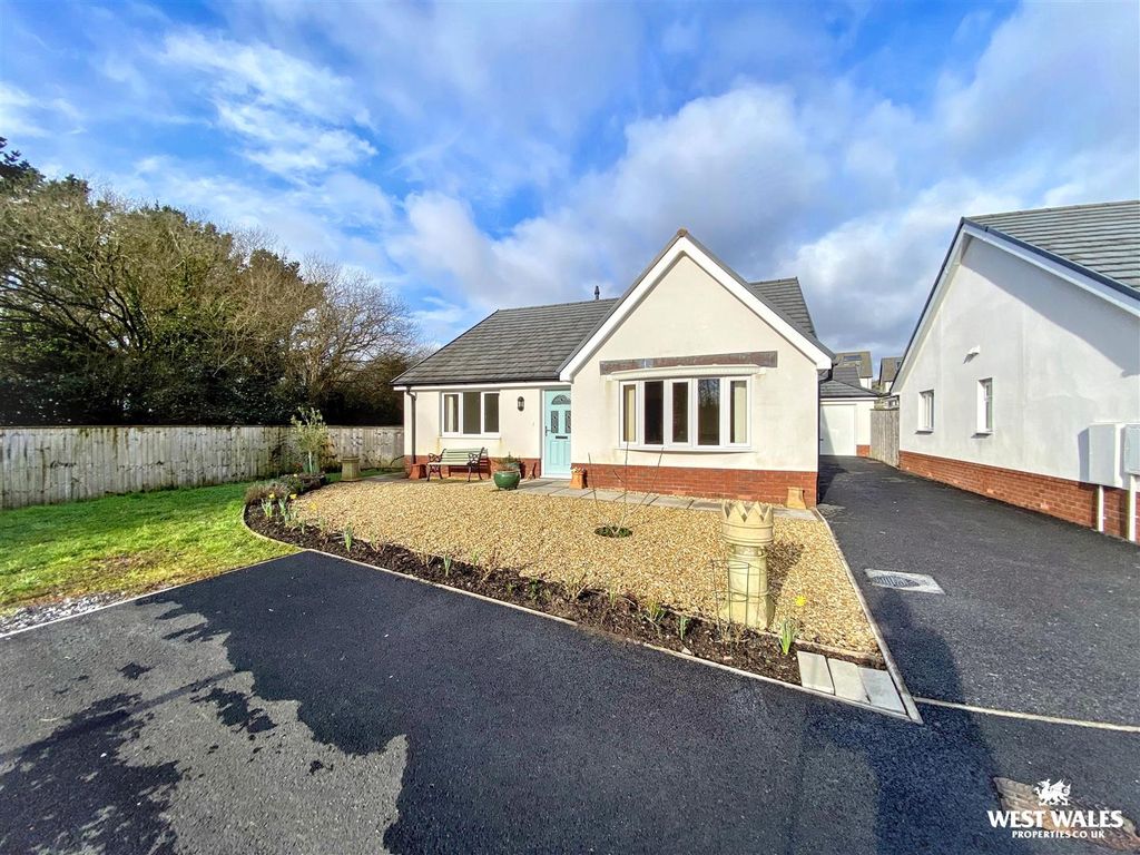 3 bed detached bungalow for saleLlys Y Felin, Kidwelly SA17
