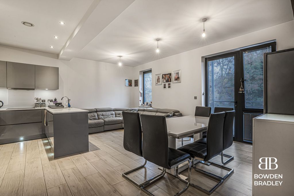 Additional image 4 of 3 bed flat for saleCranbrook Road, Ilford IG1