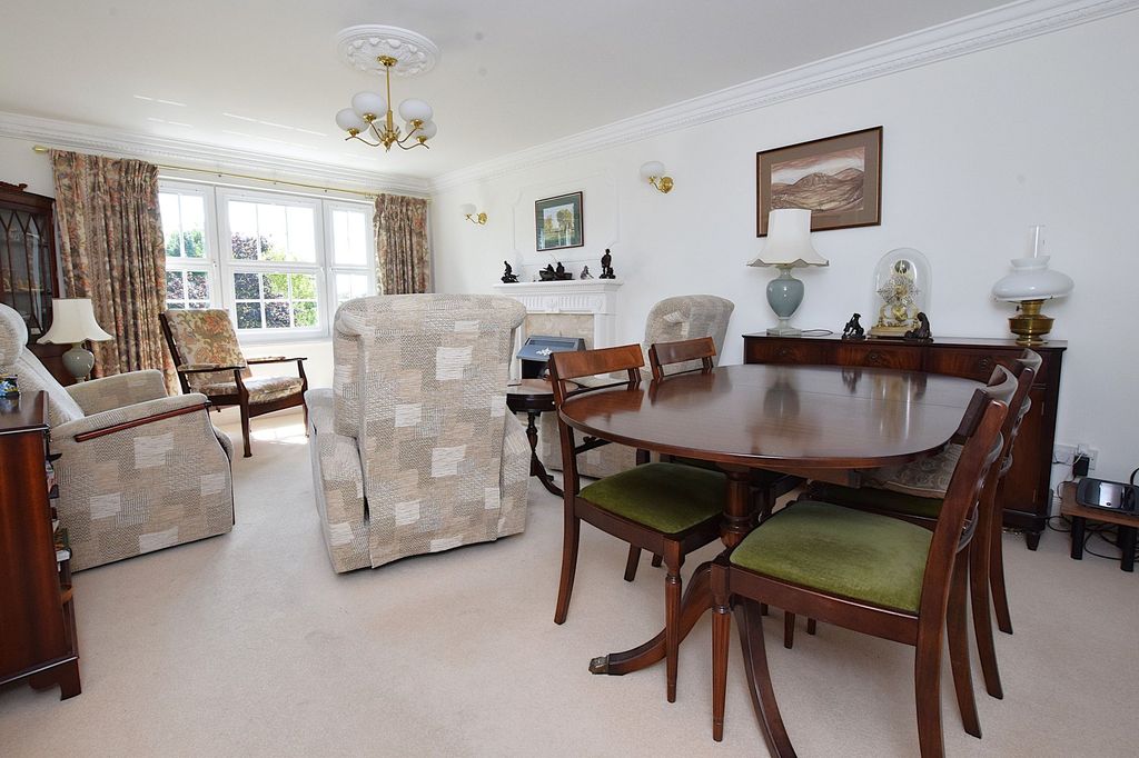 2 bed flat for saleChestnut Grove, Great Stukeley PE28 photo 3