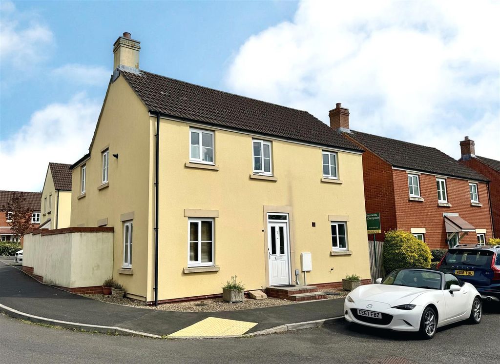 4 bed detached house for saleWalnut Place, Ilminster TA19