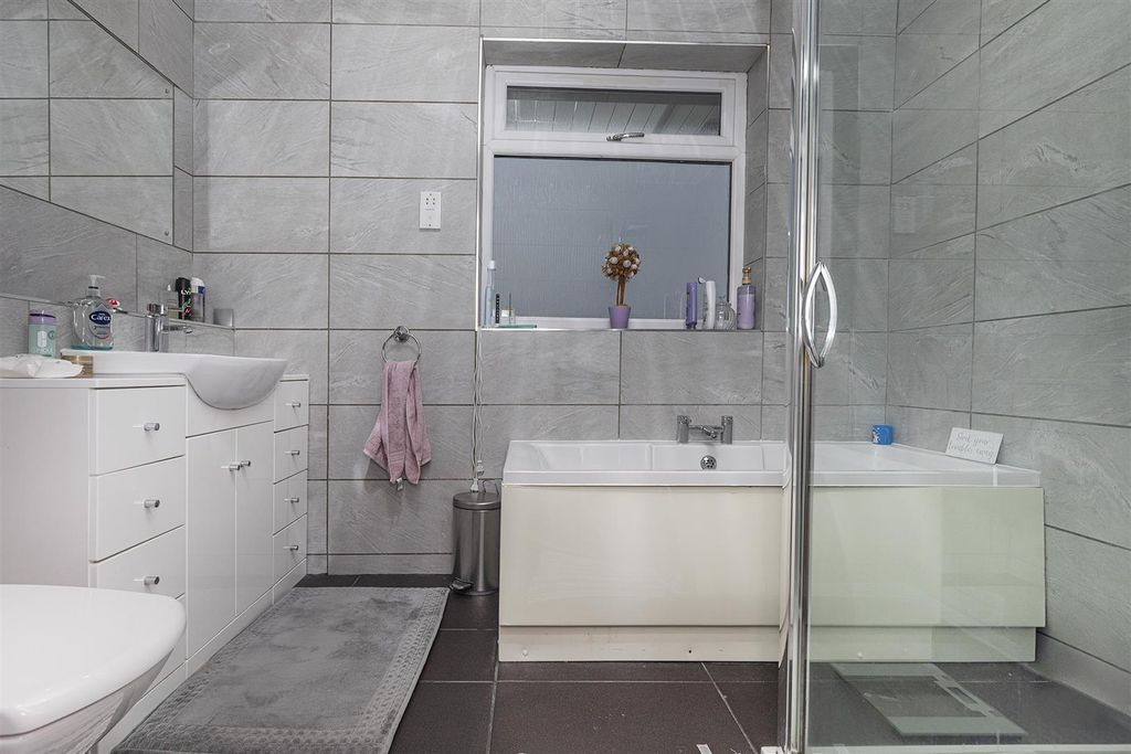 Additional image 30 of 5 bed detached house for saleThe Ghyll, Fixby, Huddersfield HD2