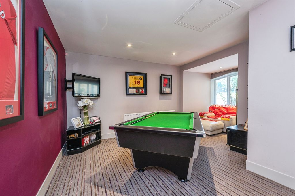 4 bed detached house for saleDingley Road, Huddersfield HD3 photo 4