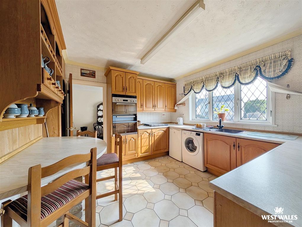 Additional image 8 of 3 bed detached bungalow for saleBanc Pendre, Kidwelly SA17
