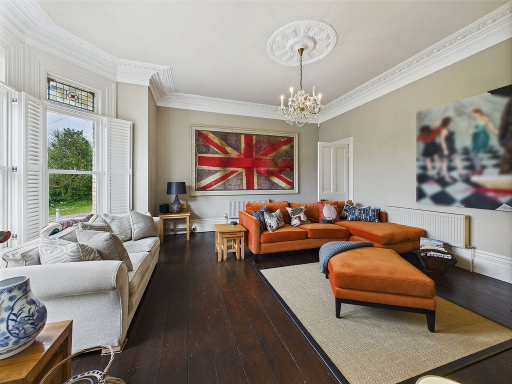 4 bed flat for saleTorrs Park, Ilfracombe, Devon EX34 photo 2