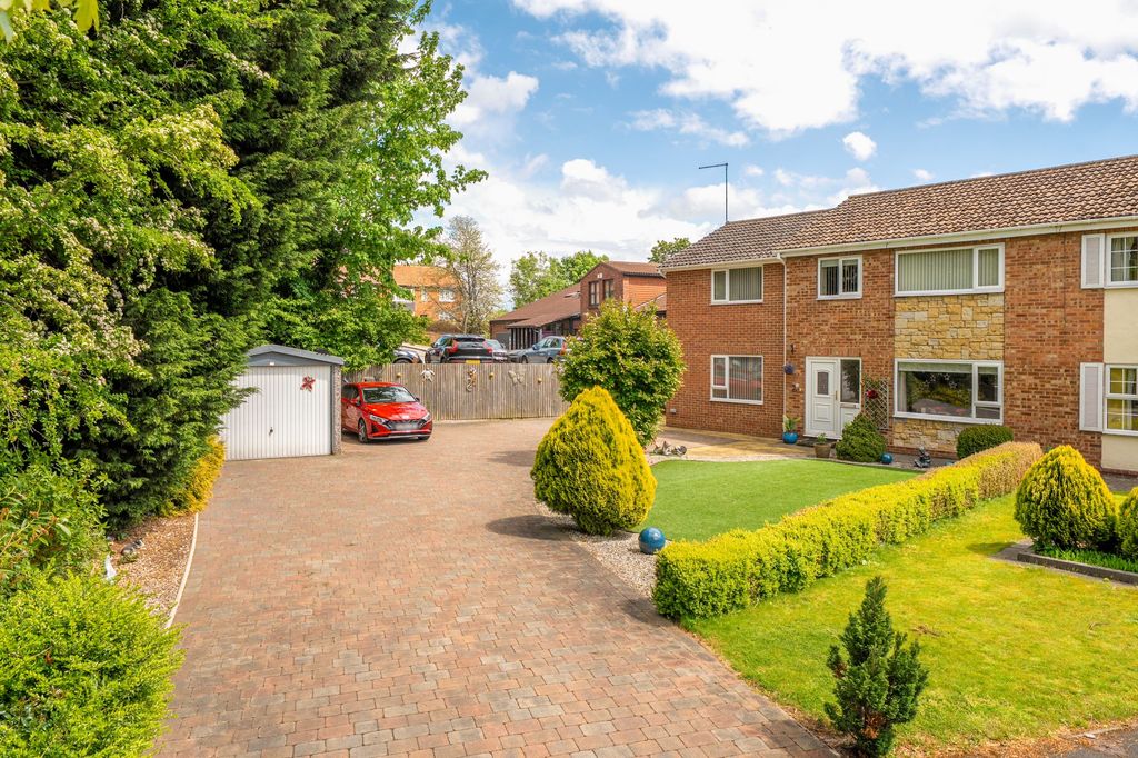 4 bed semi-detached house for saleSt. Margarets Gardens, Knaresborough HG5