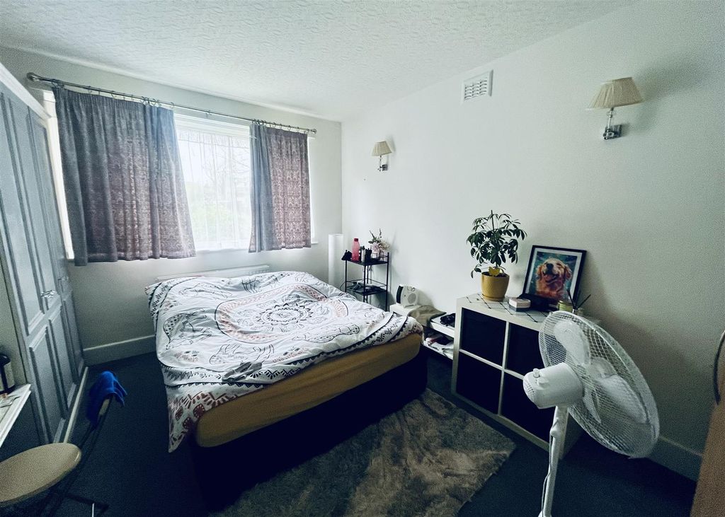 Additional image 3 of 2 bed flat for saleVernon Avenue, Huddersfield HD1