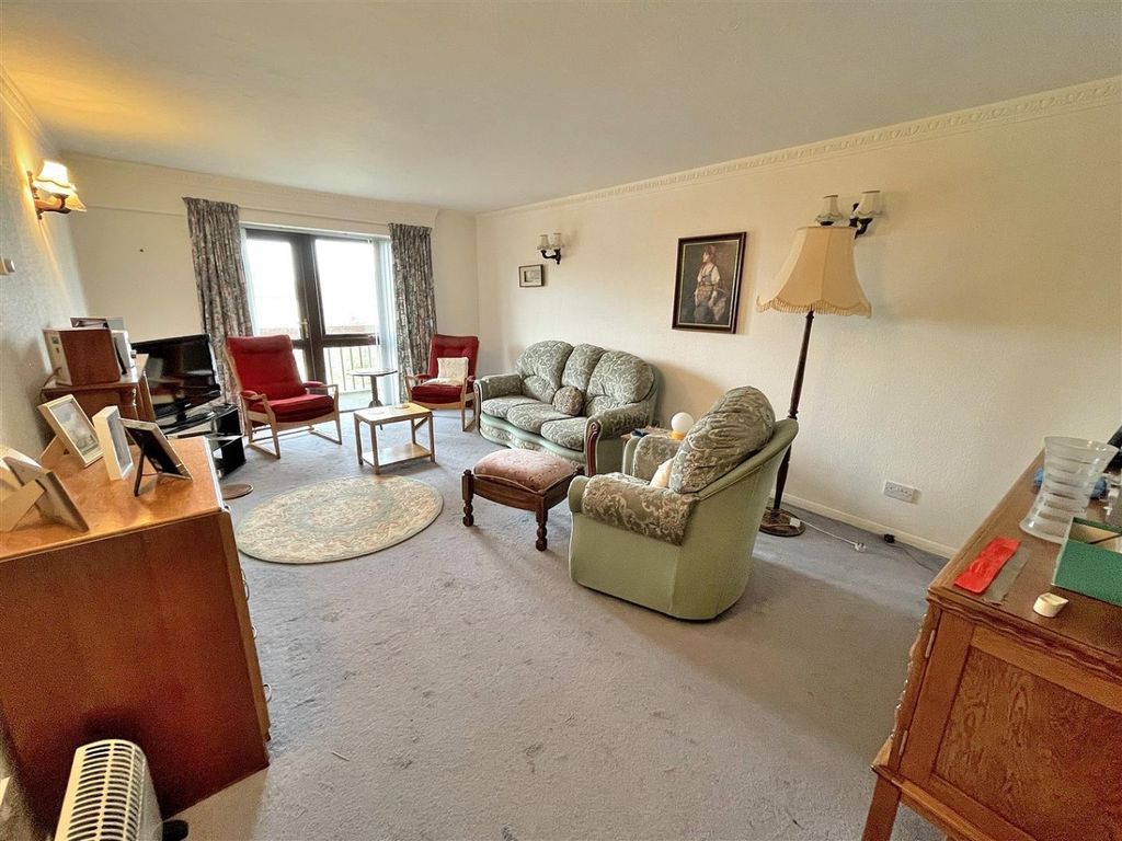 2 bed flat for saleNorthgate, Hunstanton PE36 photo 2