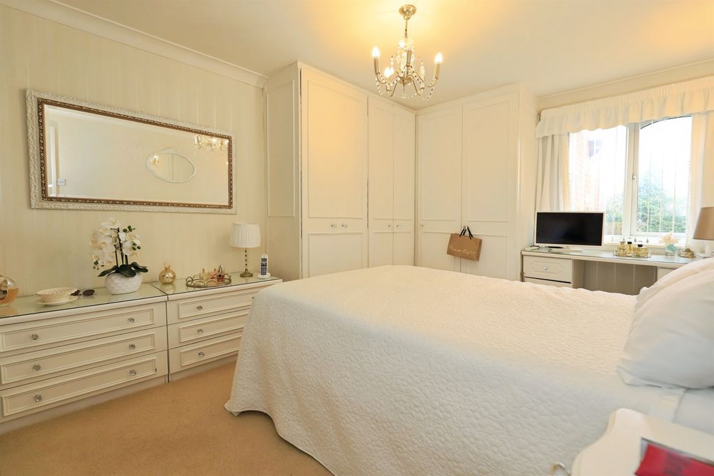 Additional image 10 of 2 bed flat for saleOldnall Road, Kidderminster DY10