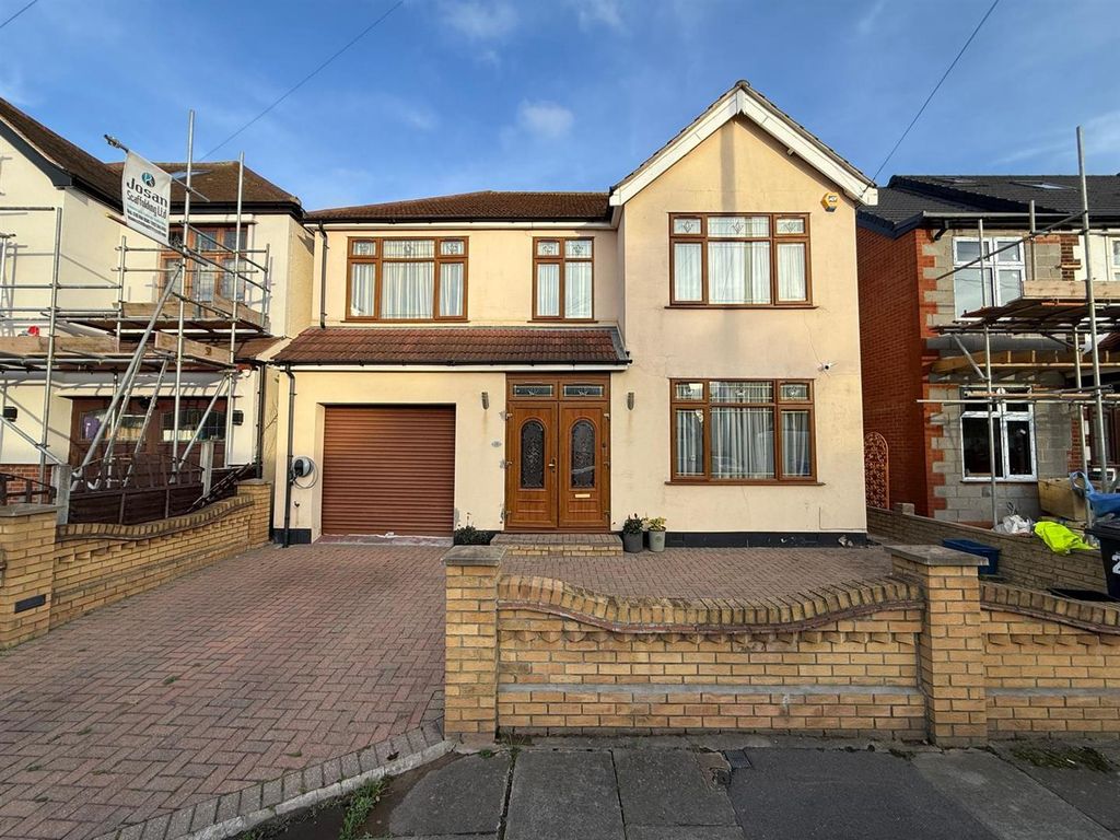 4 bed detached house for saleBudoch Drive, Goodmayes IG3