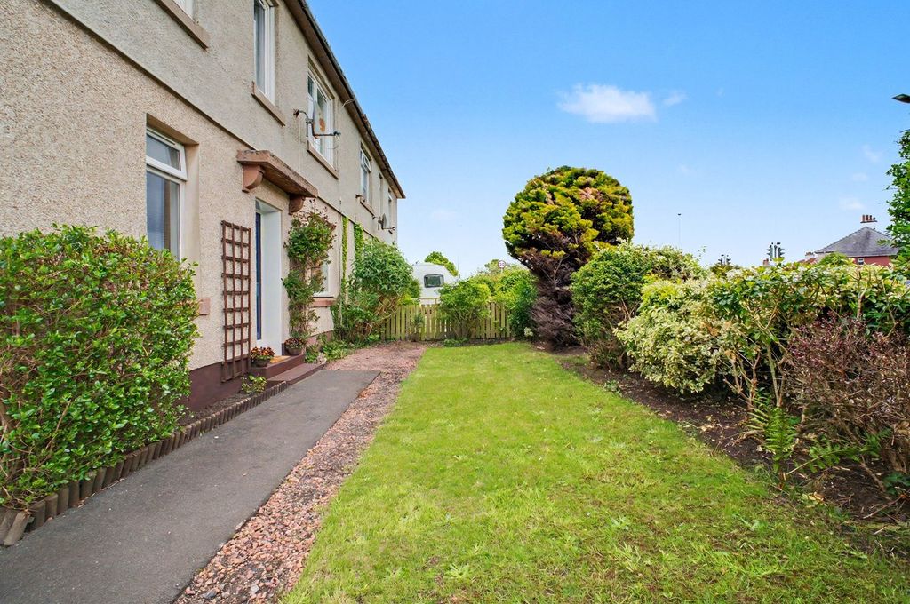 2 bed flat for saleMckinlay Crescent, Irvine KA12 photo 5