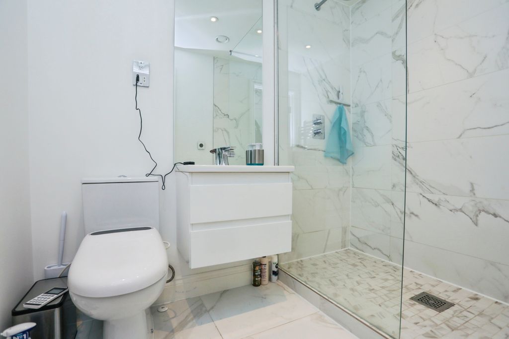 Additional image 14 of 2 bed flat for saleKey Street, Ipswich IP4