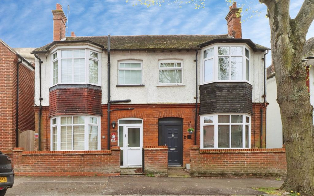 4 bed semi-detached house for saleKingsley Avenue, Kettering NN16