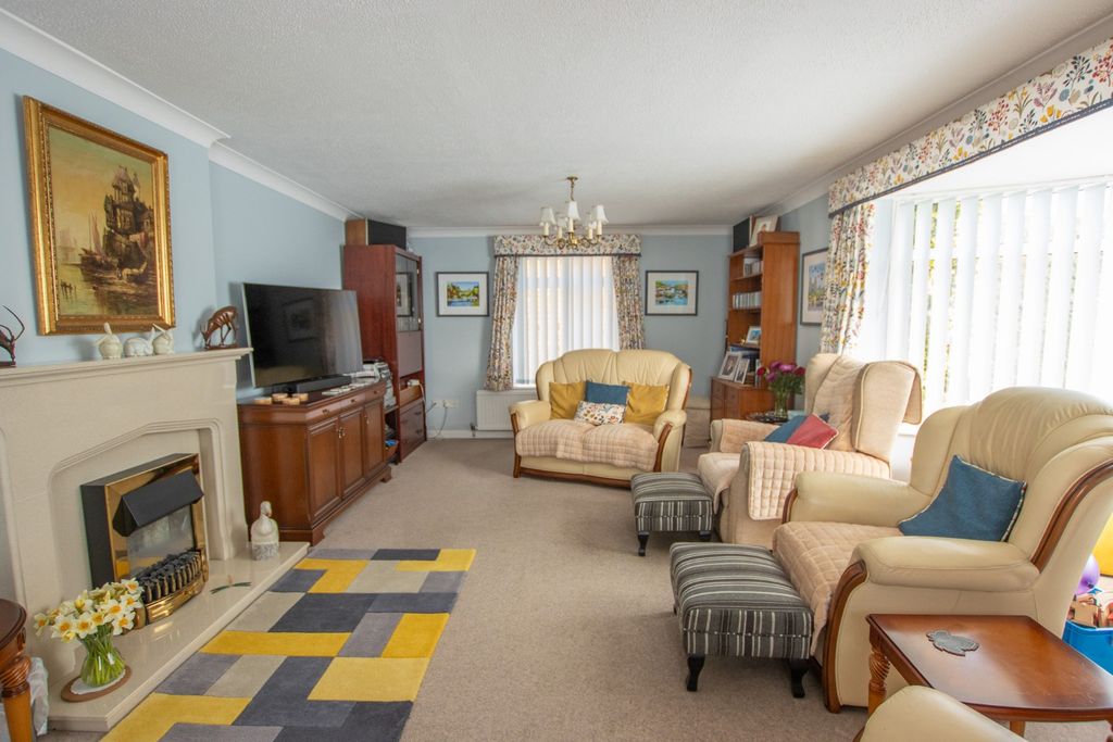 Additional image 2 of 4 bed detached house for saleThe Boltons, South Wootton PE30