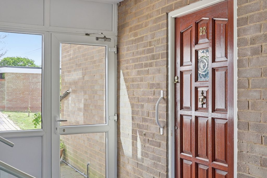 1 bed flat for saleStation Lane, Ingatestone CM4 photo 3
