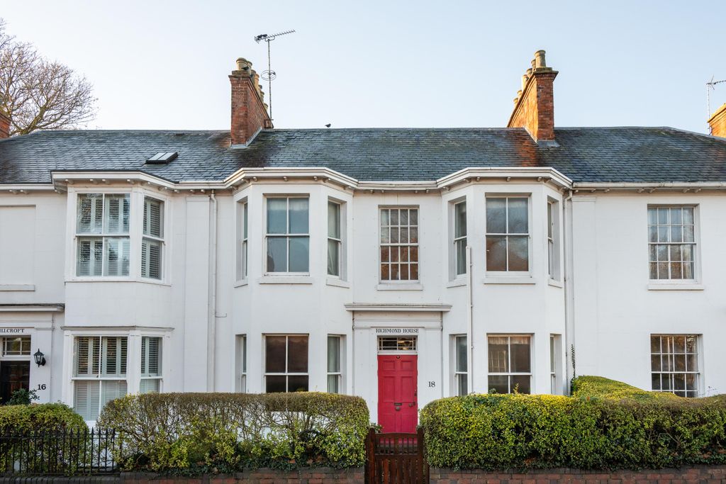 5 bed terraced house for saleAbbey End, Kenilworth, Warwickshire CV8