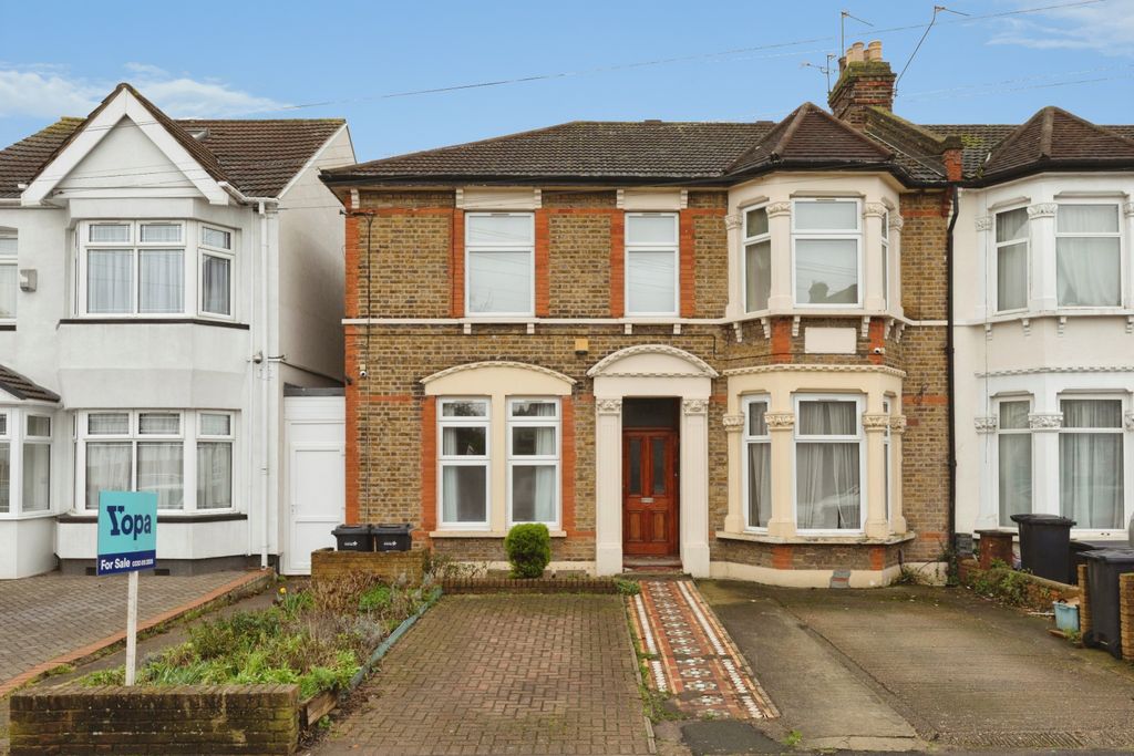 Additional image 4 of 2 bed flat for saleWellesley Road, Ilford IG1