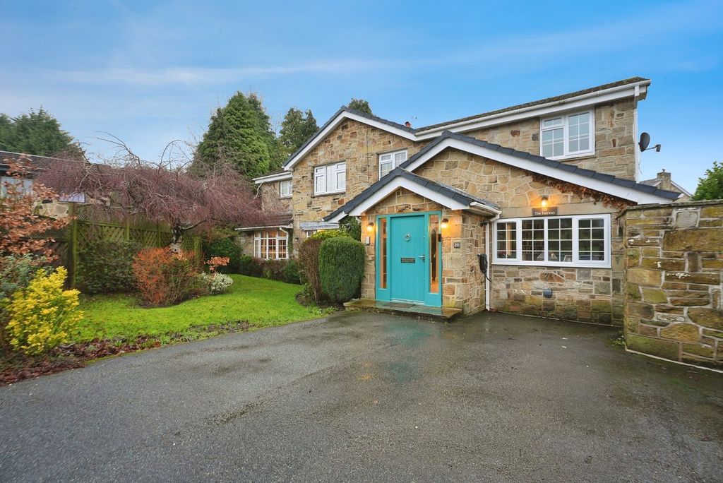 5 bed detached house for saleThe Fairway, Huddersfield HD2