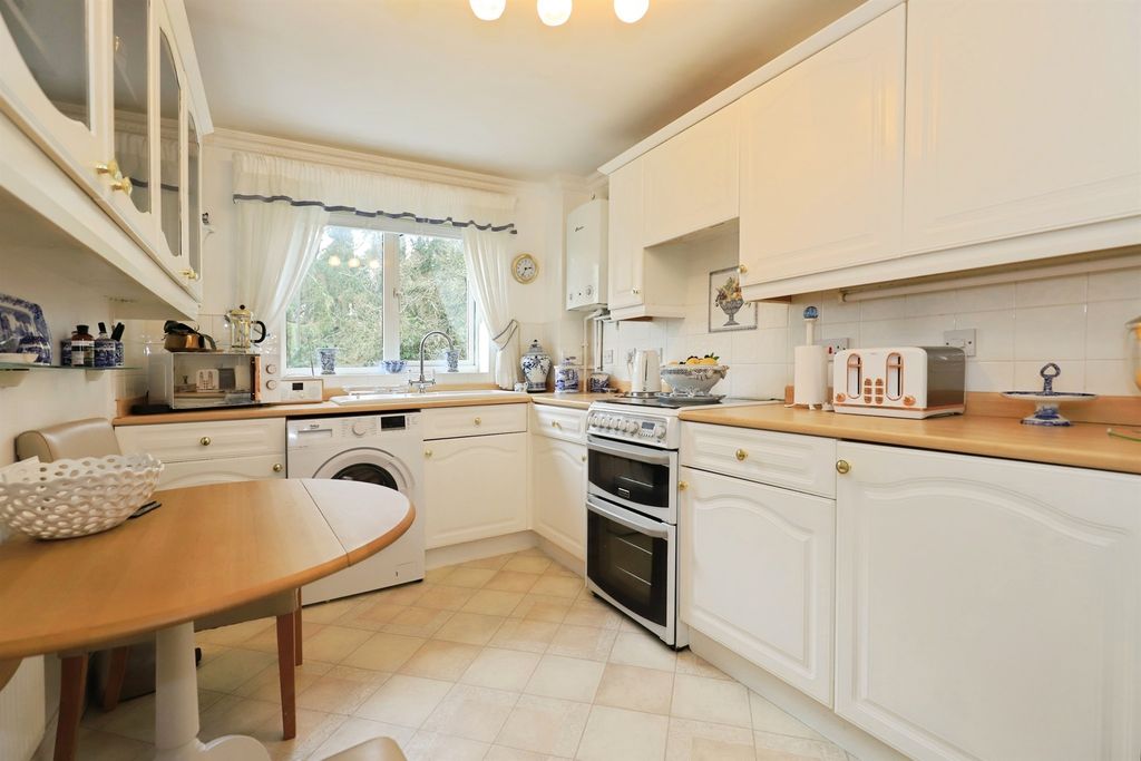 Additional image 4 of 2 bed flat for saleOldnall Road, Kidderminster DY10