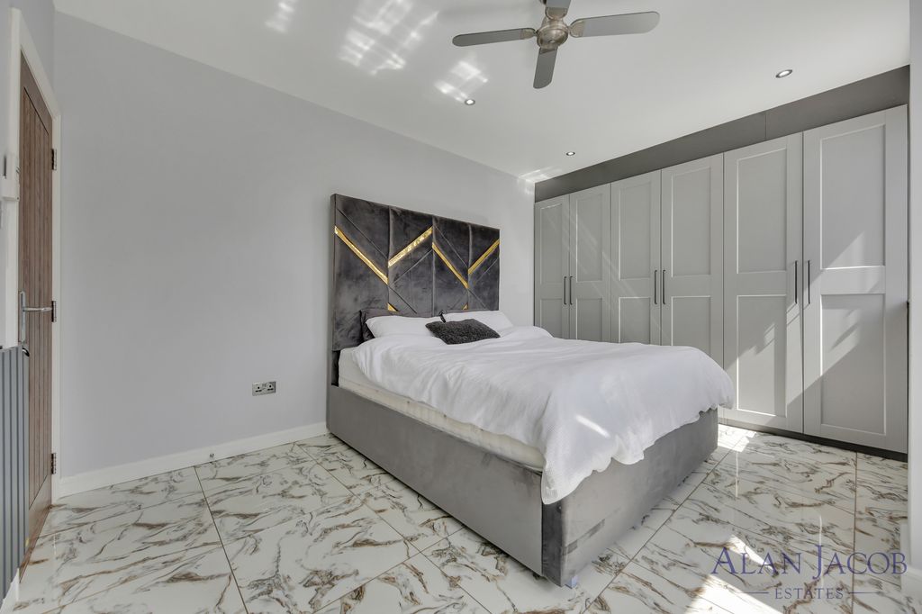 Additional image 13 of 5 bed bungalow for saleJerningham Avenue, Clayhall IG5