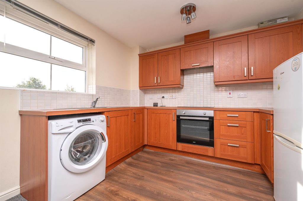2 bed flat for saleBellway Close, Kettering NN16 photo 3