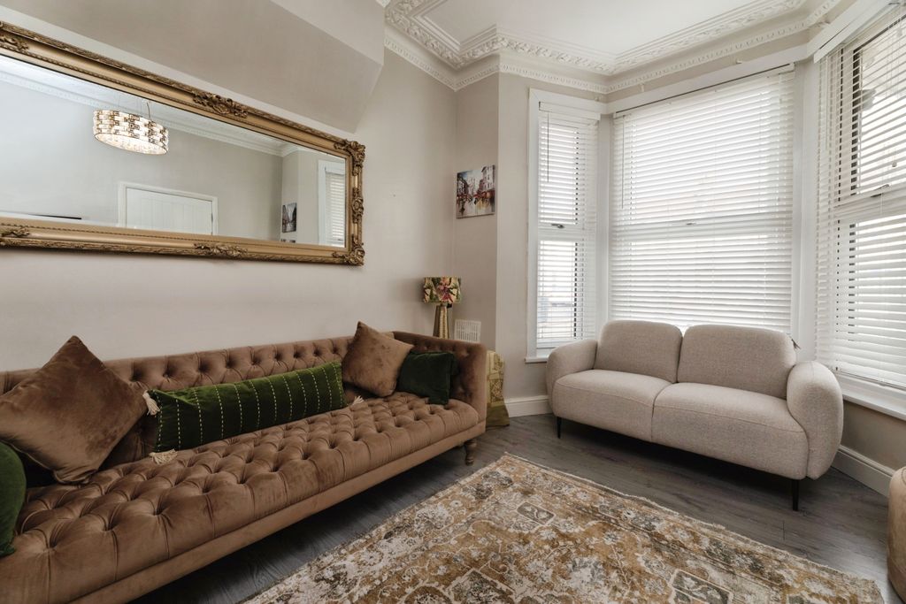 Additional image 3 of 7 bed semi-detached house for saleGrosvenor Road, Ilford IG1