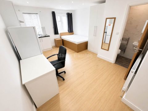 Upper Crown Street, Reading RG1, Studio to rent