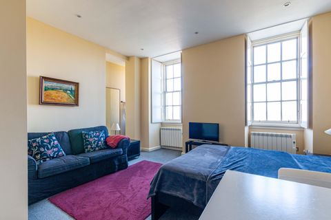 North Bank Street, Edinburgh EH1, Studio to rent