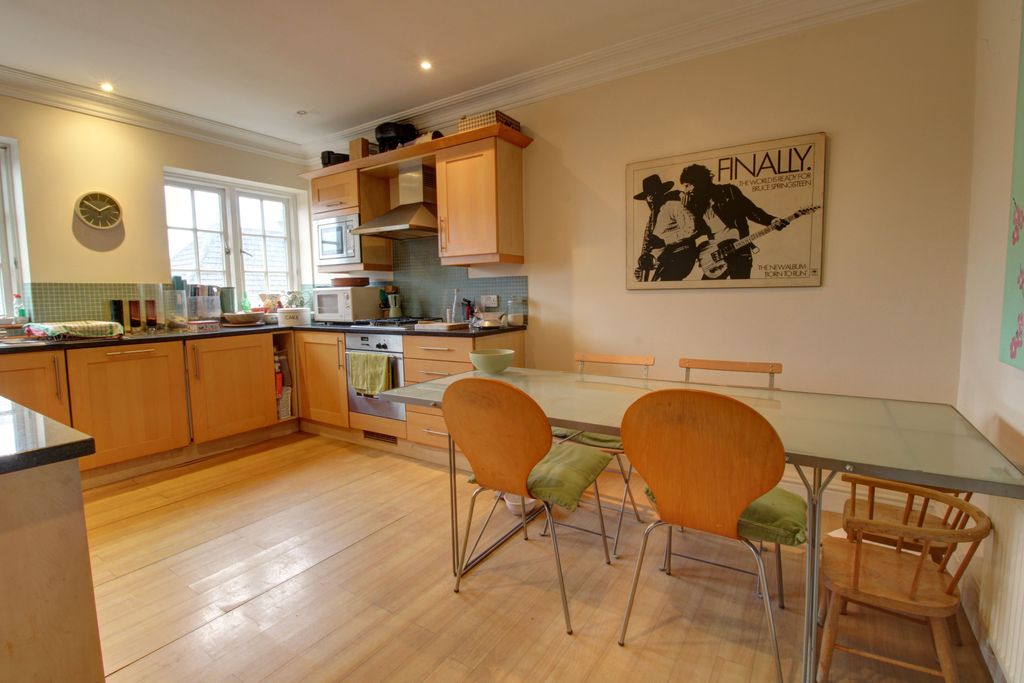 Additional image 3 of 3 bed flat for saleDevereaux Court, Ipswich IP4