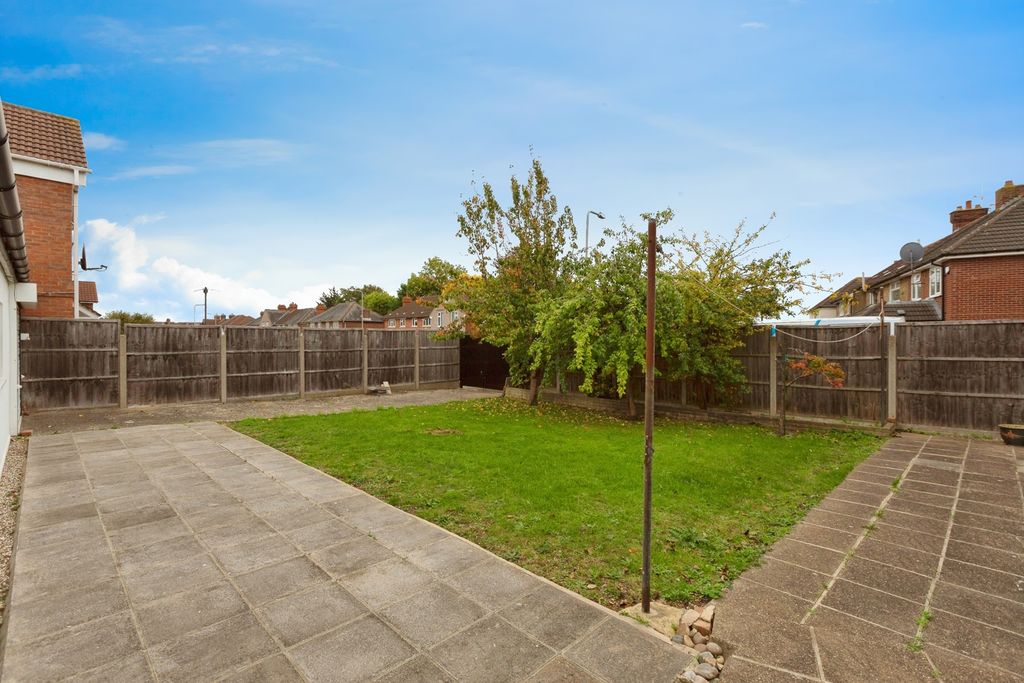 Additional image 24 of 5 bed end terrace house for saleTomswood Hill, Ilford IG6